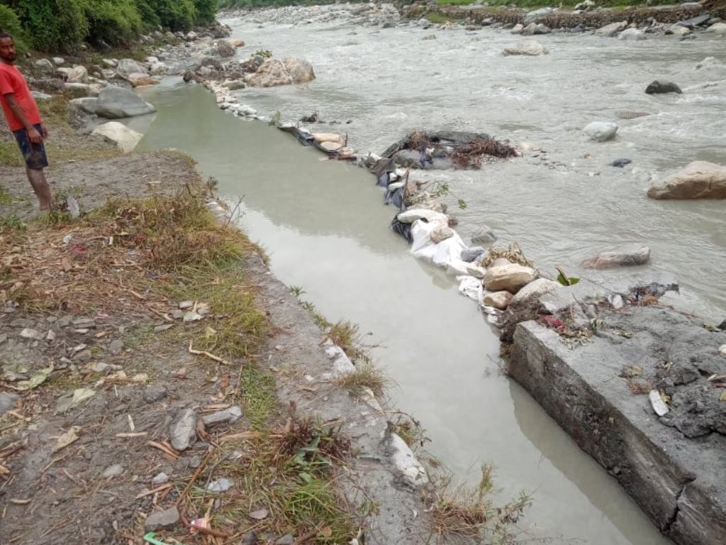 बाढीले नहरको बाँध भत्काएपछि बैतडीको पञ्ज्युनयाँमा सिँचाईको समस्या 